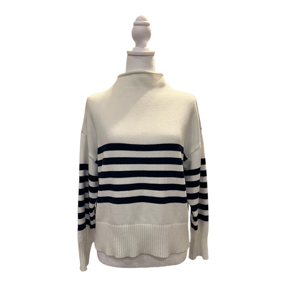 Truth By Republic Sweaters - Truth by Republic Sweater XL White/Navy‎